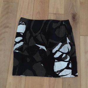 Vince Mini abstract skirt size 2